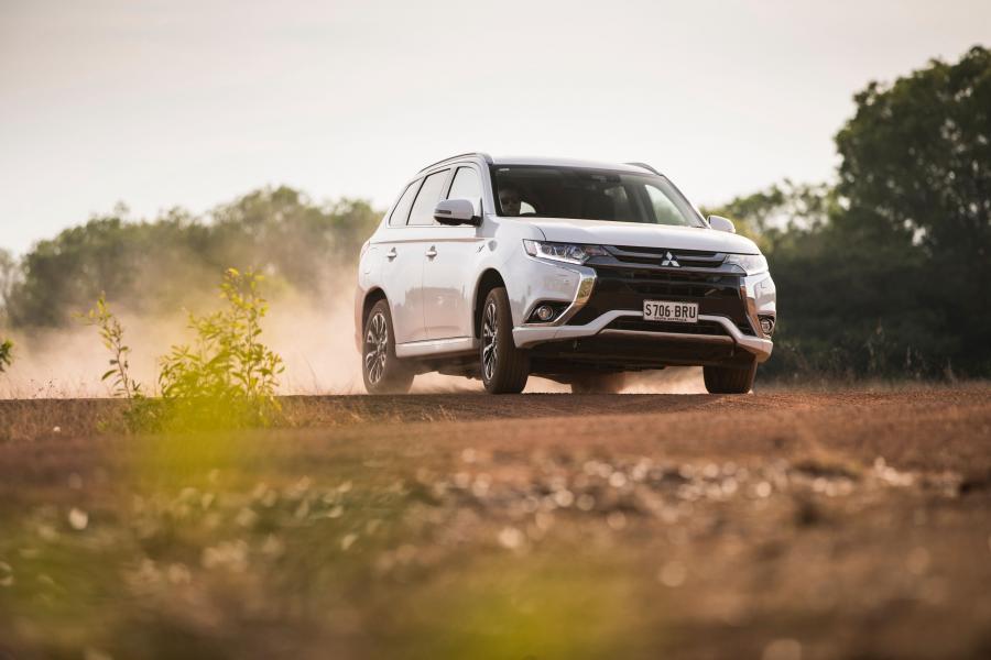  Mitsubishi Outlander PHEV 2017 года  (AU) (фото 35 из 35)